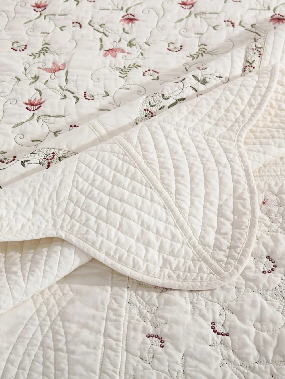 3 PIECE OVERSIZED 100% COTTON EMBROIDERED FLORAL QUILT BEDSPREAD SET